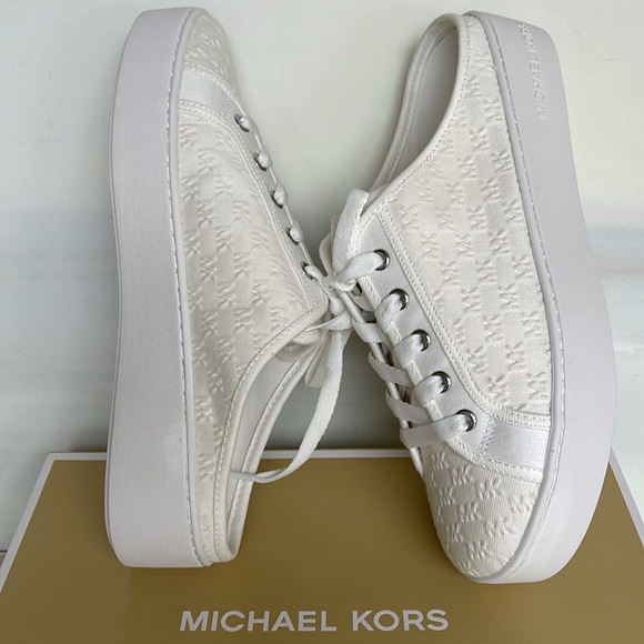 Michael Kors POPPY SLIDE SNEAKERS MK DEBOSSED WASHED DENIM
49T4POFP2D Platforms - Picture 11 of 16